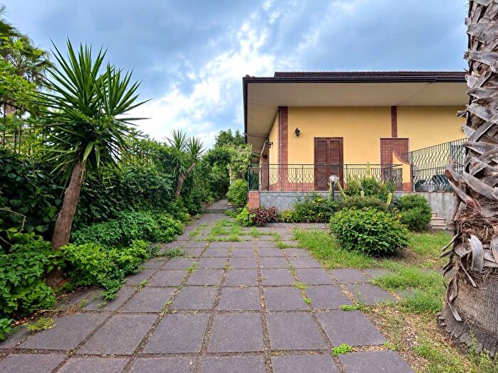 Casa con 5 locali in affitto in Via Antonino Boito, Centro, Pedara