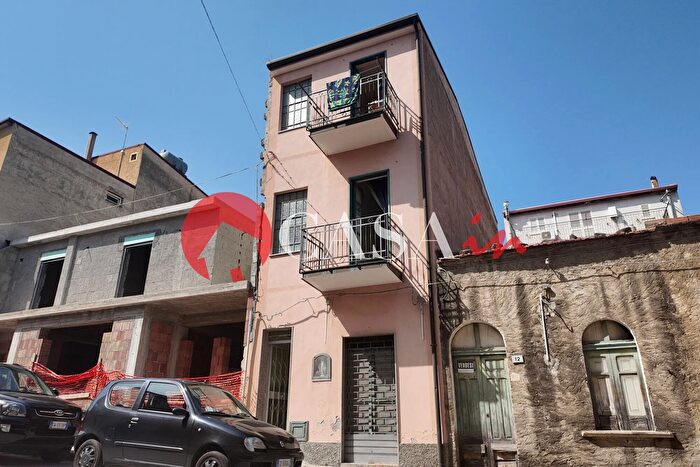 Casa con 6 locali in vendita in Via Garibaldi, Acquedolci