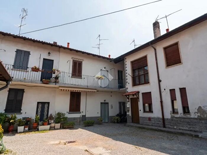 Appartamento bilocale in vendita in Via Alessandro Volta, Albiate