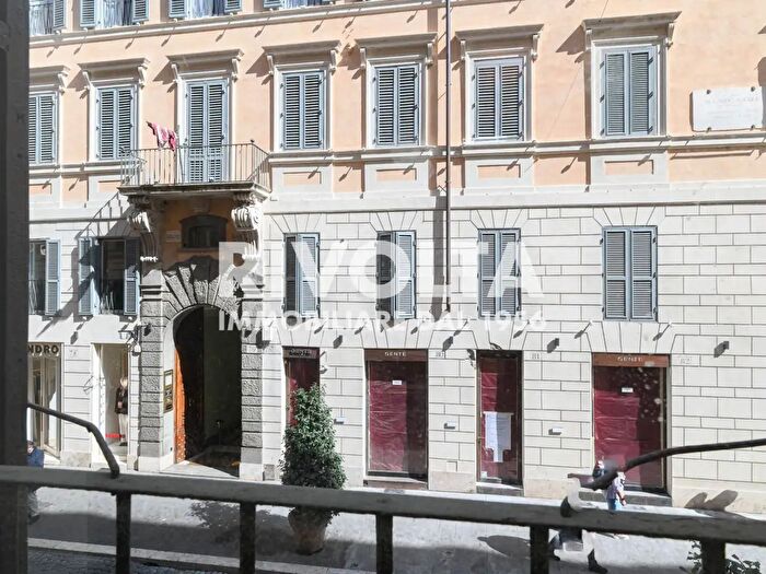 Appartamento quadrilocale in affitto in Via del Babuino, Roma