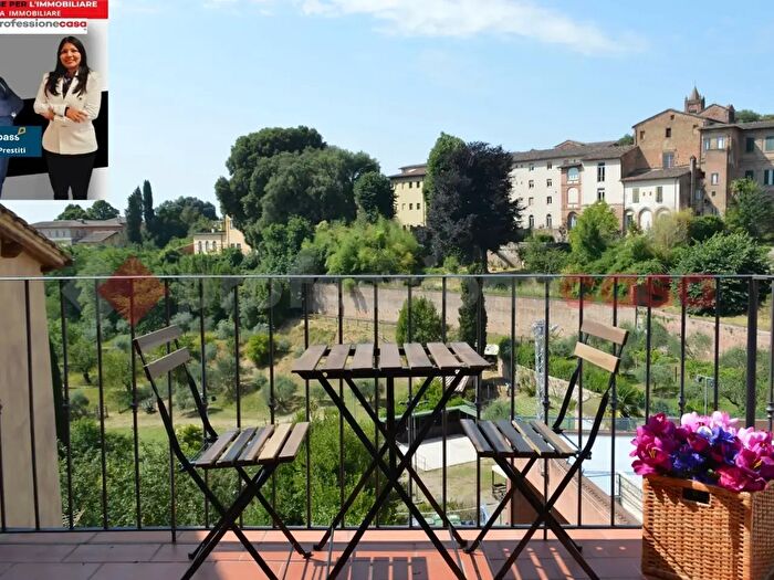 Appartamento trilocale in affitto in Via dei Pispini, Siena