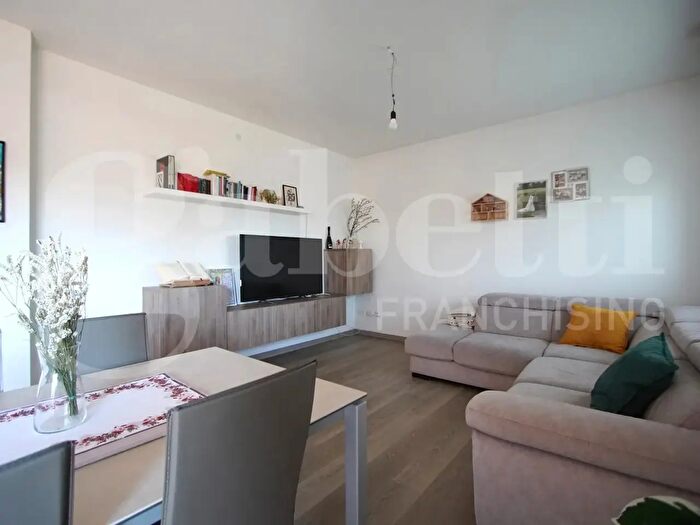 Appartamento con 5 locali in vendita in Via Monte Abetone, Venezia