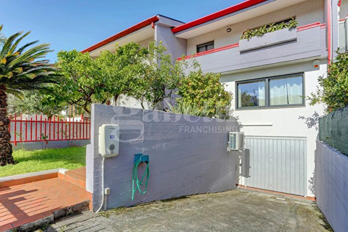 Casa quadrilocale in vendita in Via Francesco Caffi, Latina