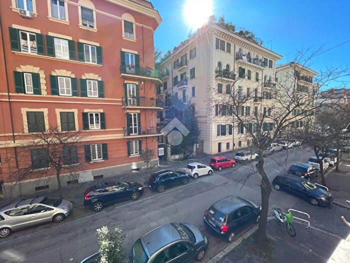 Appartamento trilocale in affitto in Via Nemorense, Trieste Coppedè, Roma