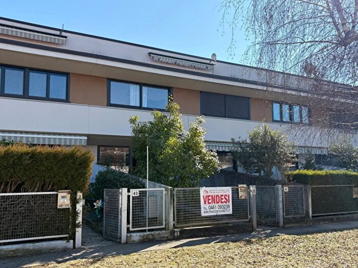 Casa con 10 locali in vendita in Strada Fonda, Trento