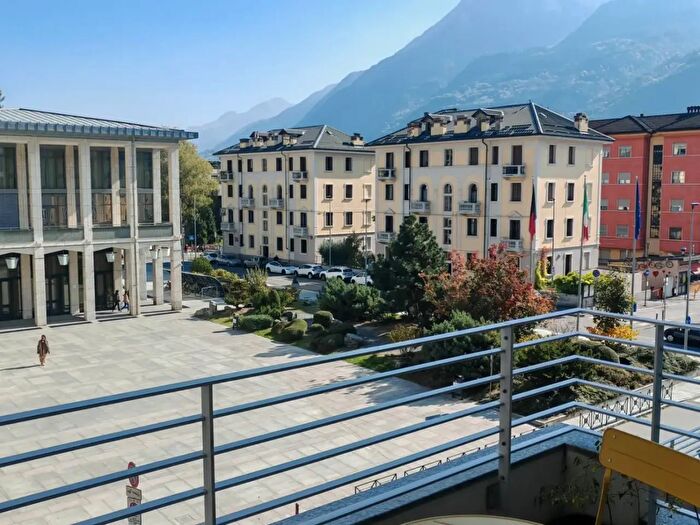 Appartamento quadrilocale in vendita in Via Losanna, Aosta