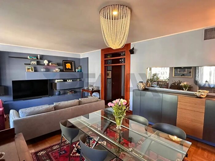 Appartamento con 5 locali in vendita in Via Andrea Doria, Milano