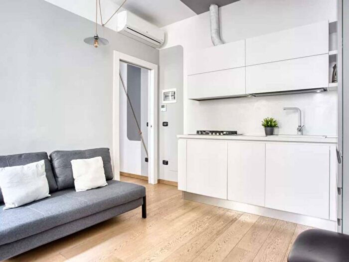 Appartamento bilocale in affitto in Via Luigi Federico Menabrea, Farini, Milano