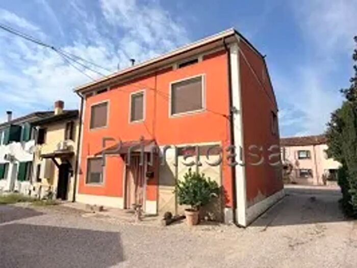 Casa con 7 locali in vendita in Via Casetta, Veronella