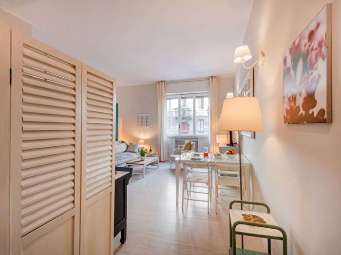 Appartamento bilocale in affitto in Via Francesco Londonio, Paolo Sarpi, Milano