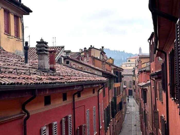 Appartamento trilocale in affitto in via Rialto, Santo Stefano, Bologna