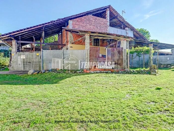 Casa quadrilocale in vendita in Via Panighini, Borgomanero