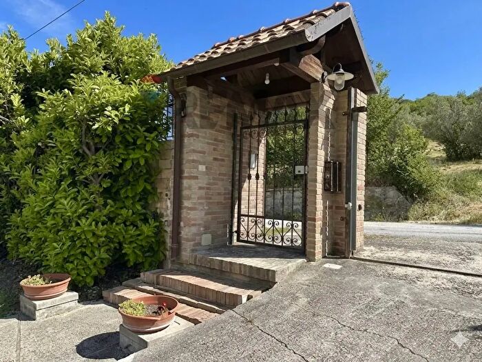 Appartamento con 8 locali in vendita in Via Vignali, Colledimezzo