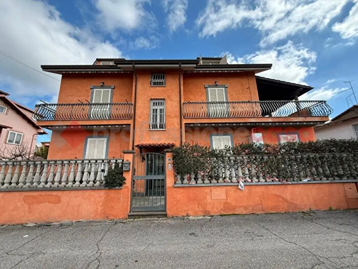 Appartamento trilocale in vendita in Via Livorno, Albano Laziale