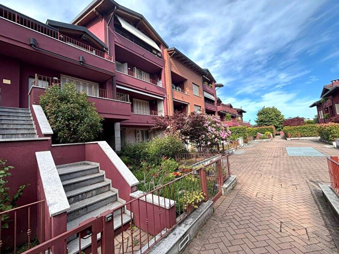 Appartamento bilocale in affitto in Via Giuseppe Mazzini, Villa Raverio, Besana in Brianza