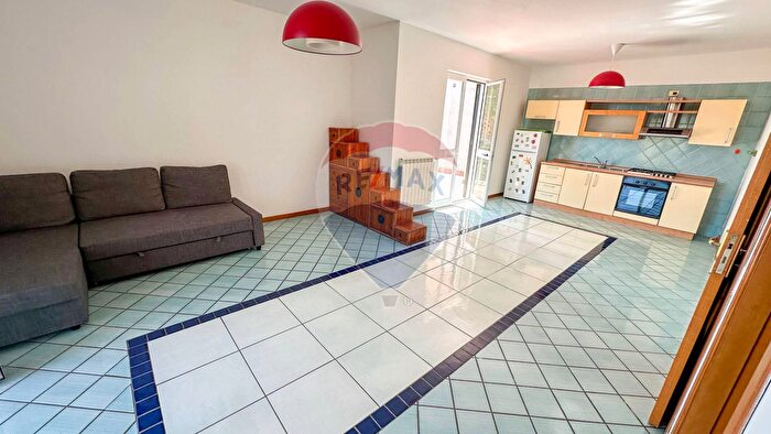 Appartamento con 5 locali in vendita in Via Pietra Composta Snc, Formia