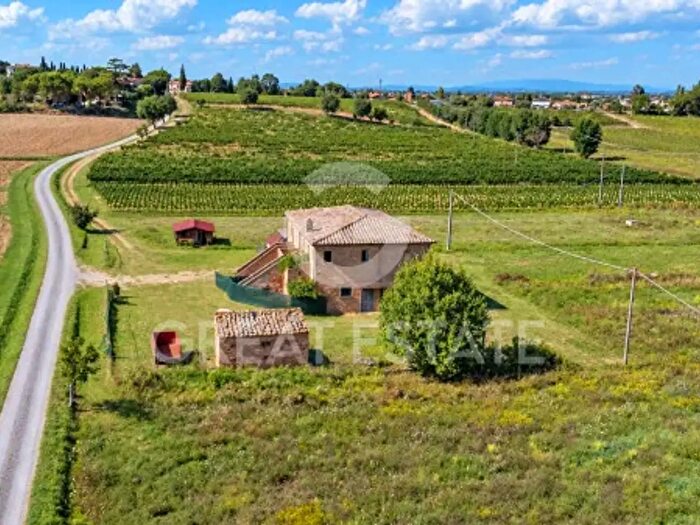 Casa con 6 locali in vendita in Montepulciano