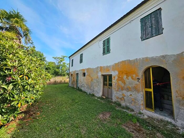 Casa con 9 locali in vendita in Camerano, Camerano