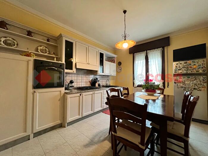 Casa con 10 locali in vendita in Via Parrocchia, Isola Rizza