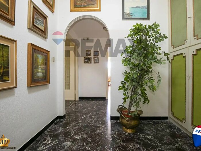Appartamento con 5 locali in vendita in Via S Moro, Genova