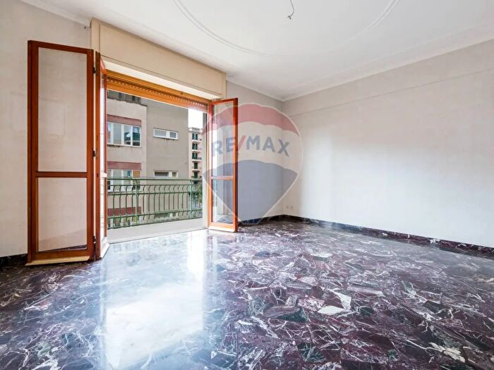 Appartamento con 9 locali in vendita in Via Canesi, Genova