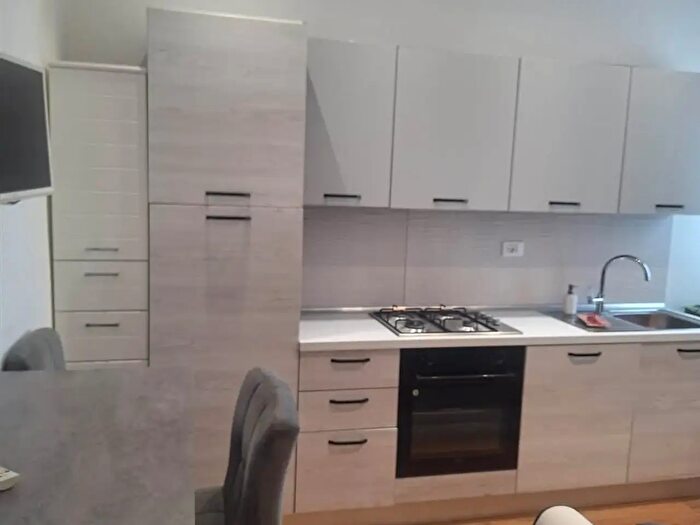 Appartamento quadrilocale in vendita in Via Fregni, Modena