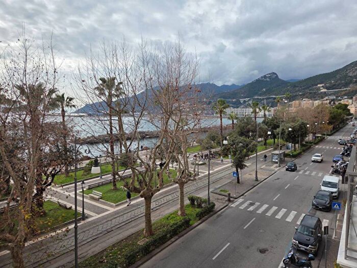 Appartamento trilocale in affitto in Lungomare Trieste, Centro, Salerno