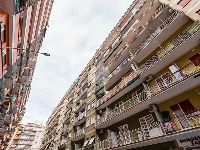 Appartamento trilocale in vendita in Via Guido Castelnuovo, Roma