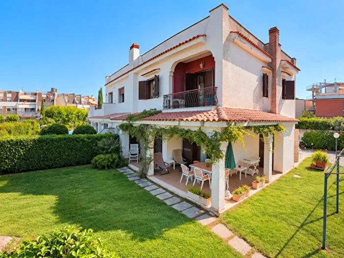 Casa con 5 locali in vendita in Piazza del Poggio, Anzio