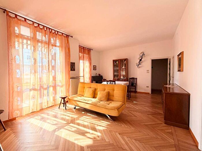 Appartamento trilocale in affitto in Via Giovanni da Campione, Cimitero, Bergamo