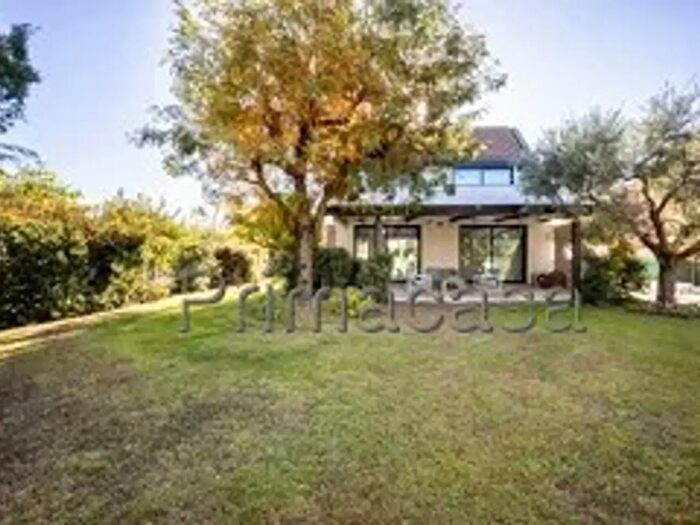 Casa con 7 locali in vendita in Via Petrarca, Poiana Maggiore