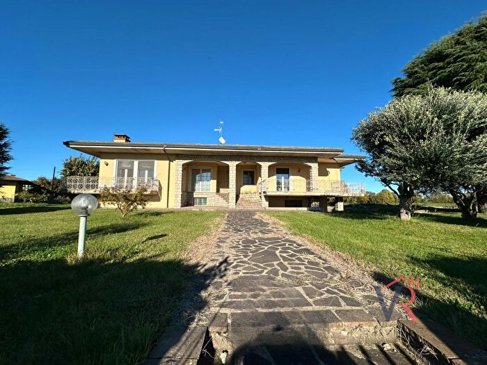 Casa con 5 locali in vendita in Via Castello, Dello