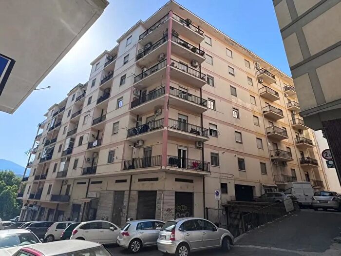 Appartamento quadrilocale in vendita in Cosenza Via Caduti di Via Fani, Cosenza