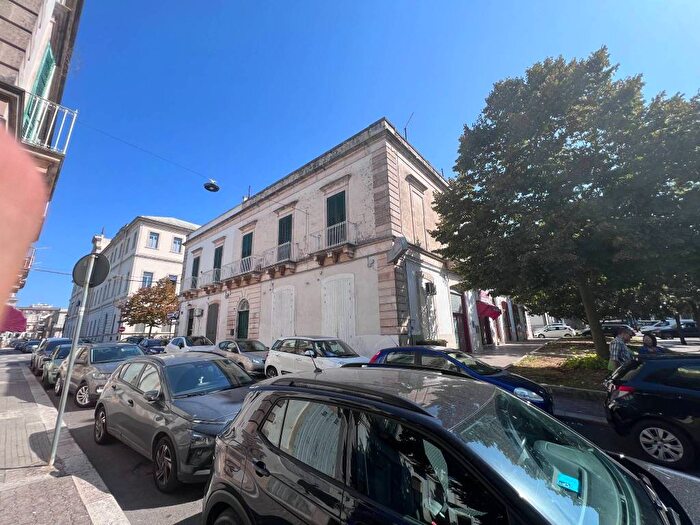 Appartamento con 6 locali in affitto in Via Panteleone Nardelli, Martina Franca