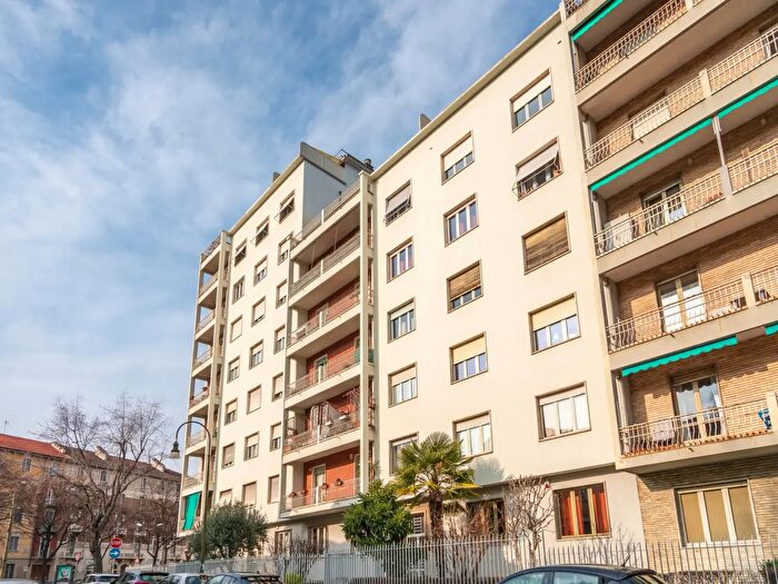 Appartamento con 5 locali in vendita in Via Susa, Torino
