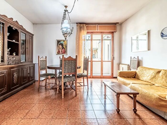 Appartamento con 5 locali in vendita in Via Molino Vecchio, Imola