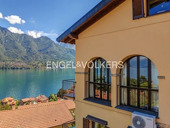 Appartamento quadrilocale in vendita in Via SantAmbrogio, Oliveto Lario