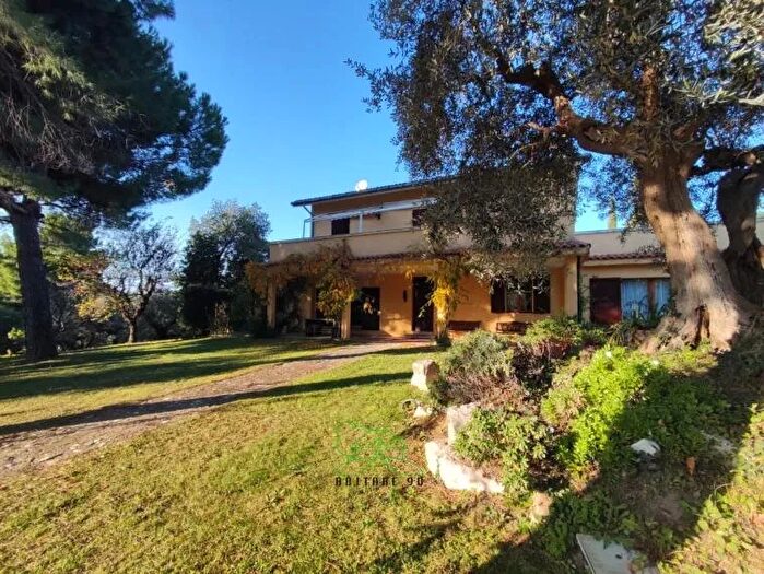Casa con 5 locali in vendita in Località RoncosambaccioFano, Fano