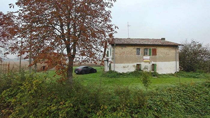 Casa con 7 locali in vendita in Via Nazionale, Bastiglia