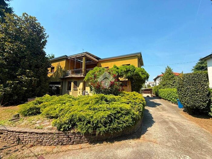 Case in Vendita e in Affitto - 3