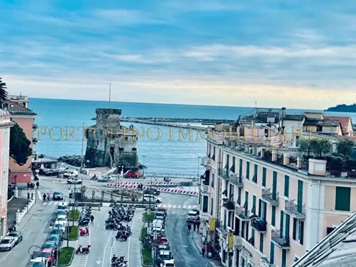 Appartamento quadrilocale in vendita in Via del Milite Ignoto, Rapallo