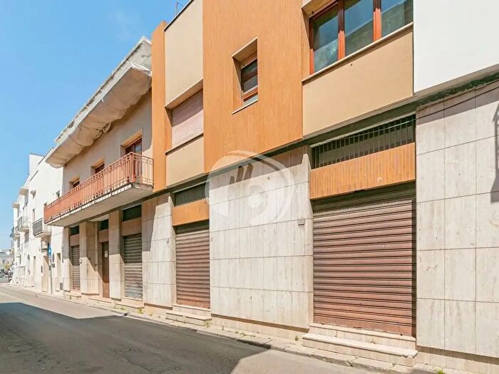 Casa con 11 locali in vendita in Via Roma, Galatone