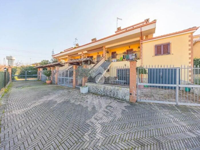 Casa trilocale in vendita in Via Santa Scolastica, Guidonia Montecelio