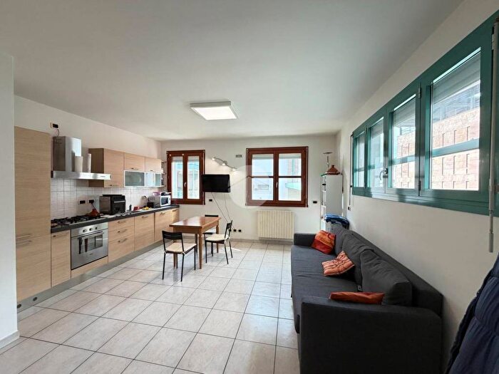 Appartamento trilocale in affitto in via Fazzi, Novoli, Firenze