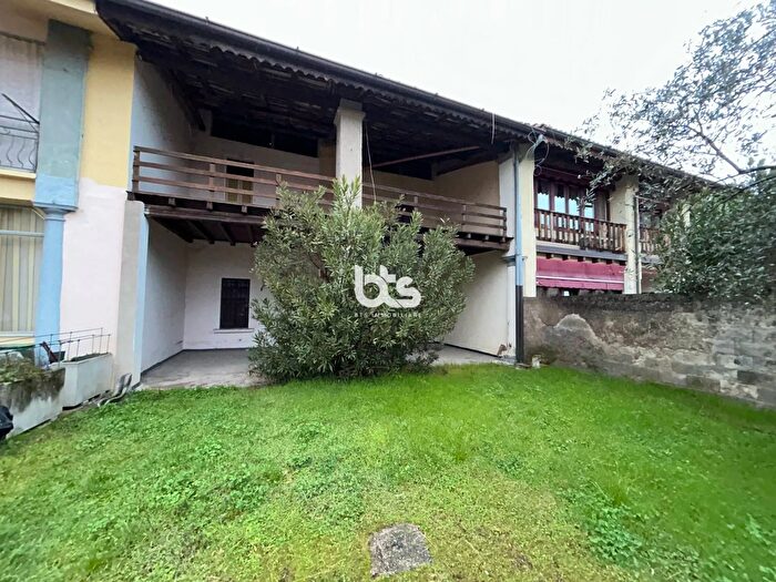 Casa con 6 locali in vendita in Via Guarnieri, Passirano