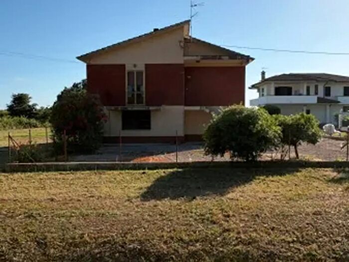 Casa con 6 locali in vendita in Sabaudia