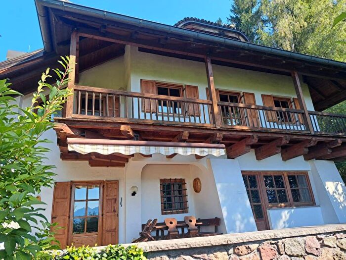 Casa con 6 locali in affitto in via della Chiesa, Soprabolzano, Renon