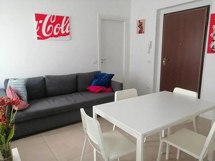 Appartamento trilocale in affitto in Via Longhena, Milano