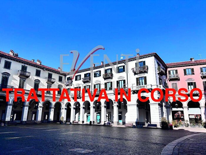 Appartamento con 5 locali in vendita in Piazza San Donato, Pinerolo