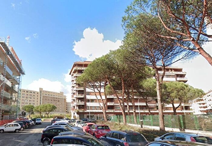 Appartamento con 6 locali in affitto in Via Luigi Capucci, Navigatori, Roma